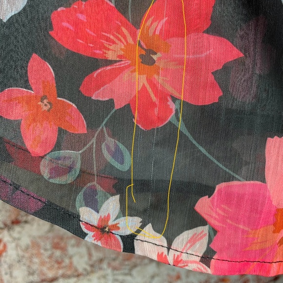 Womenʻs Black Floral Flirty Skort Size Small - Picture 6 of 6